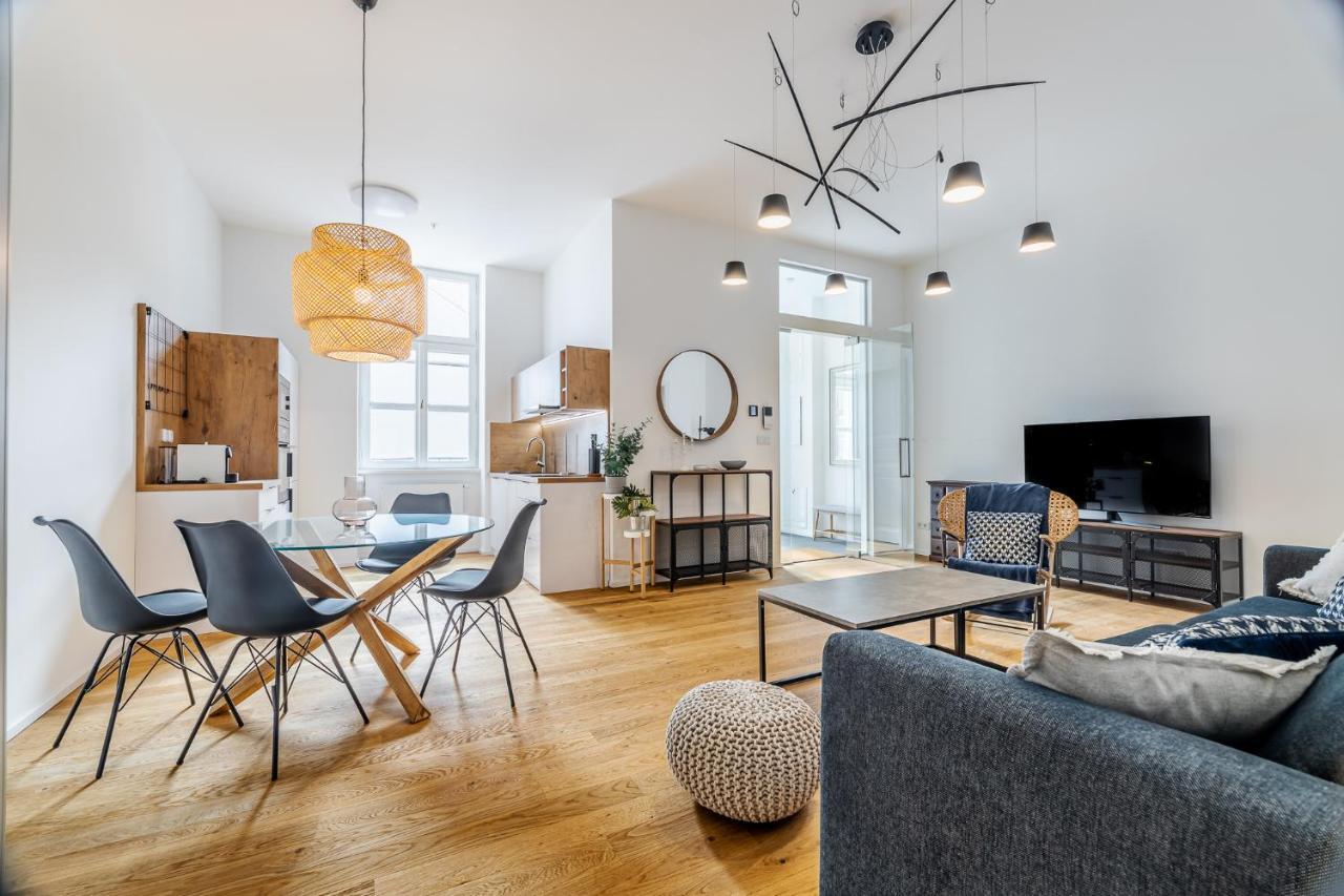 Elegant Located In The Centre Of Daire