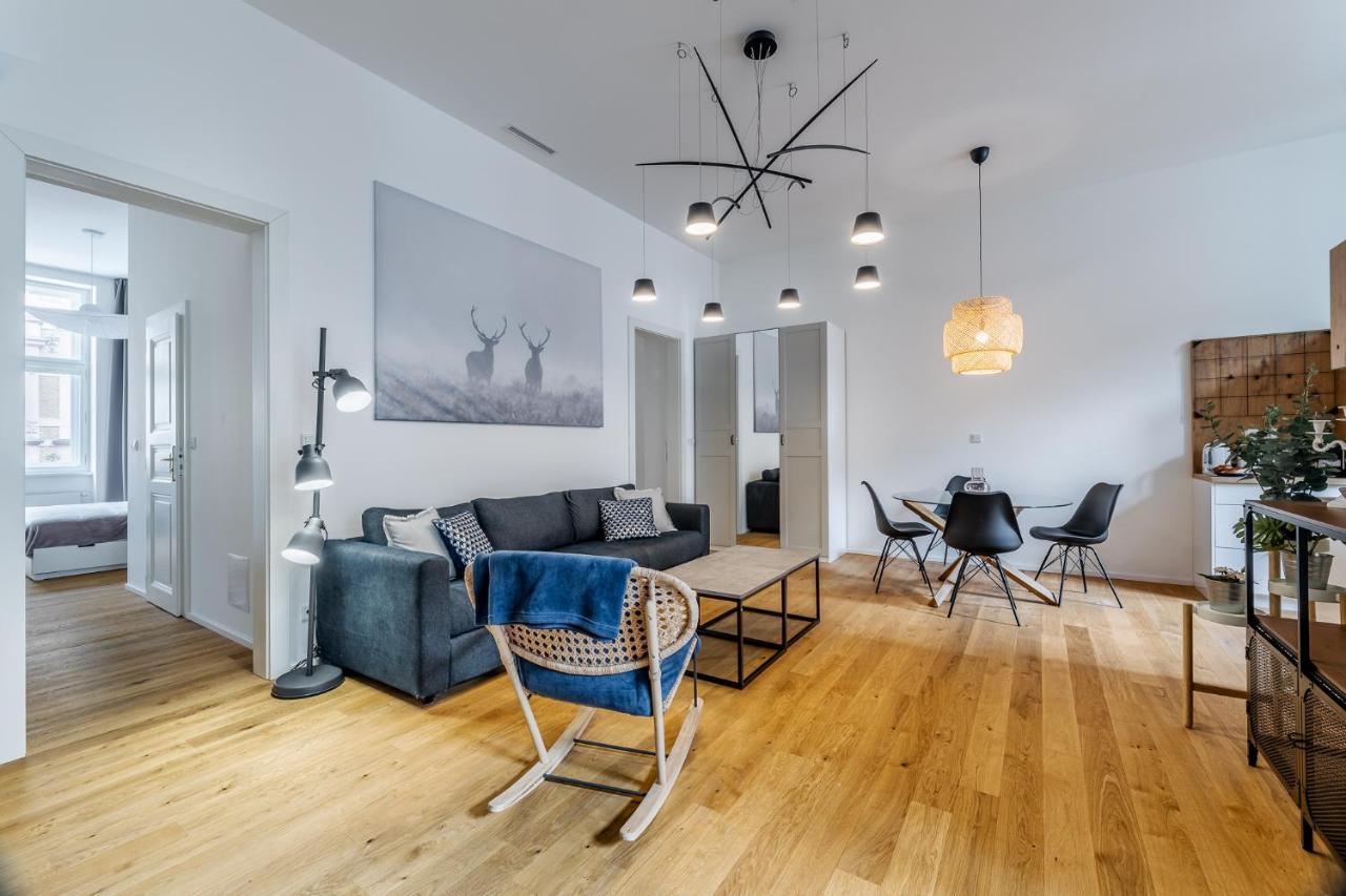 Elegant Located In The Centre Of Daire *