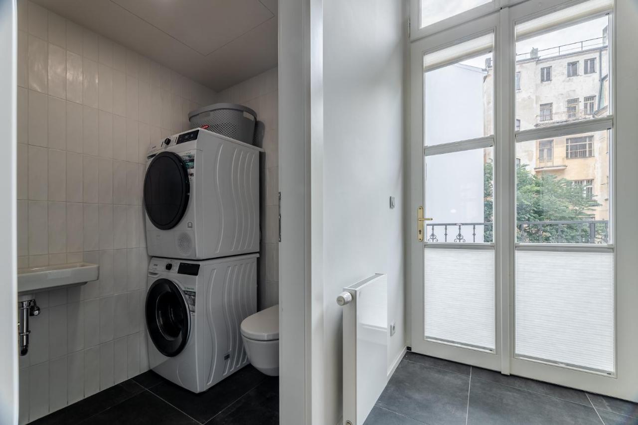 Elegant Located In The Centre Of Daire